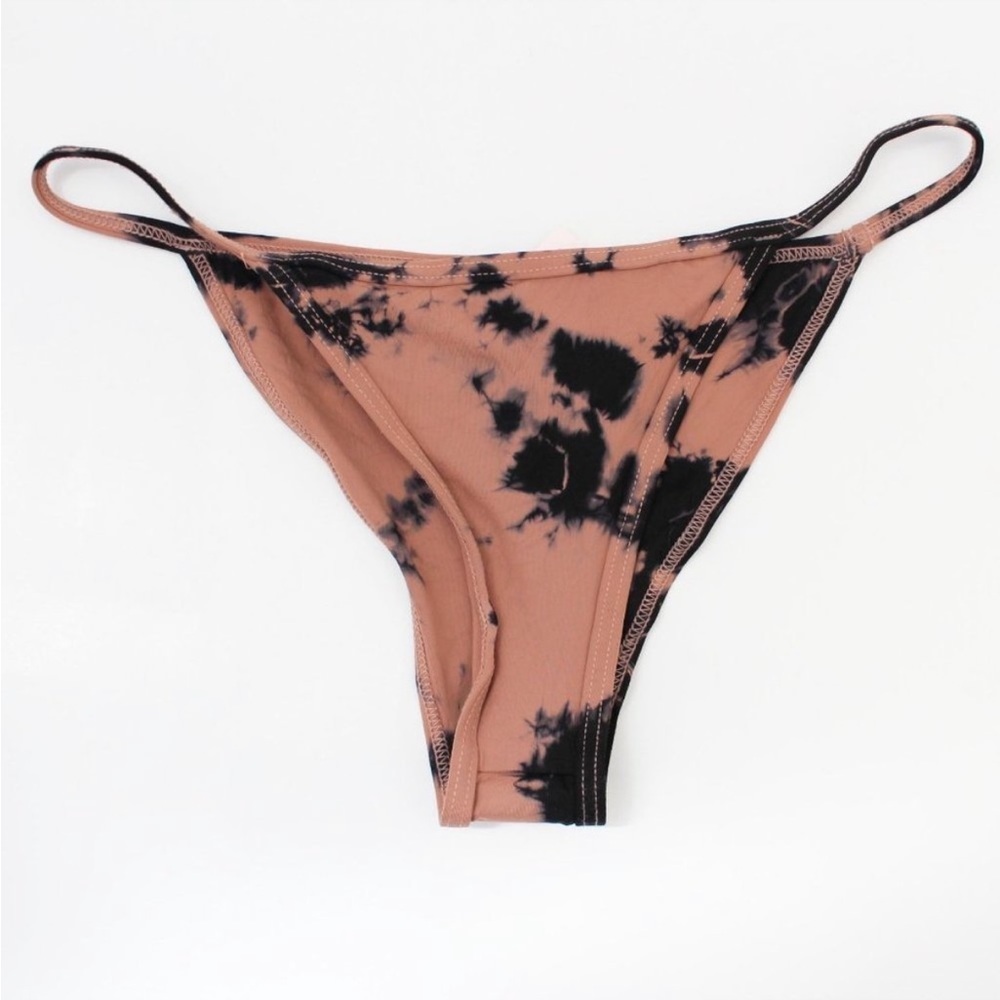 M/L Dippin Daisys Montana Tie Dye Cheeky Bikini Bottom in dusty pink and black.